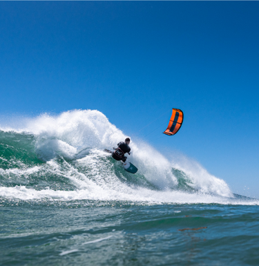 Flysurfer Stoke 4 wave riding